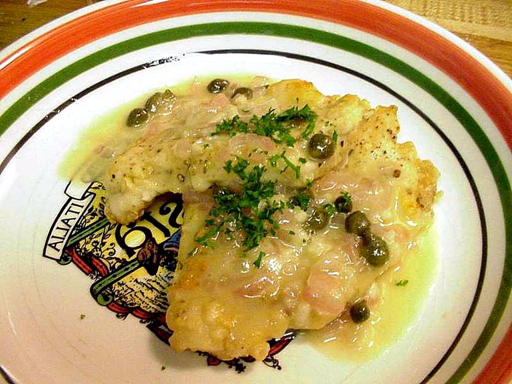Quick Chicken Piccata: Juicy Chicken with Zesty Lemon Caper Sauce